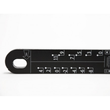 RCF Stack Bar TTL33 Akcesoria do Fly Bar TTL33, umożliwiające połączenie ramy z subwooferem i stackowanie systemu TTL33-A.